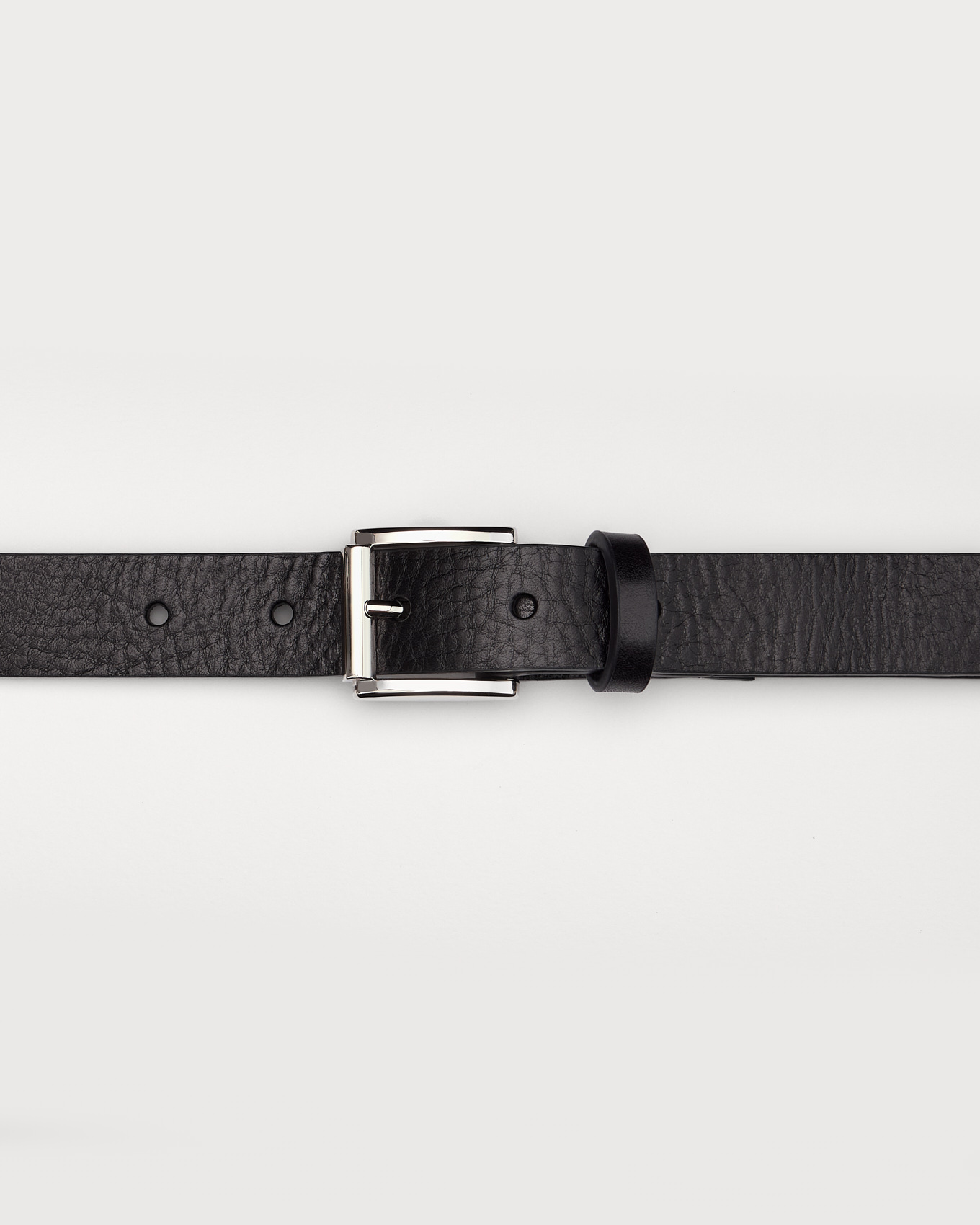 Черный узкий ремень с пряжкой серебряного цвета